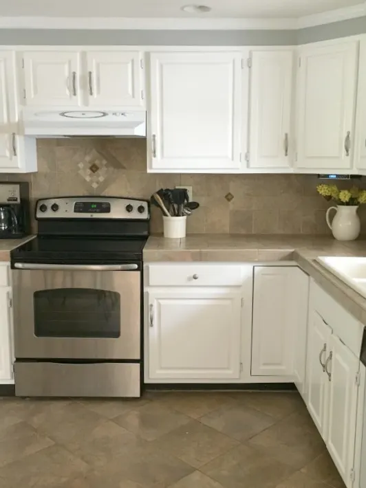 White cabinets Benjamin Moore Advance