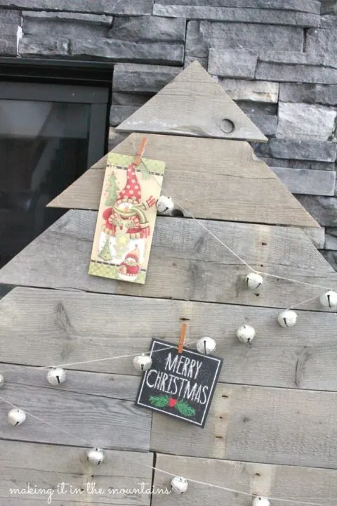 9-pallet-wood-christmas-card-tree-making-it-in-the-mountains