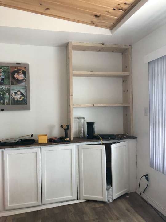 Shelf Under Top Kitchen Cabinets - Cottage - Kitchen